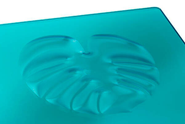 Surface with 3D water glow effect for injection molded parts