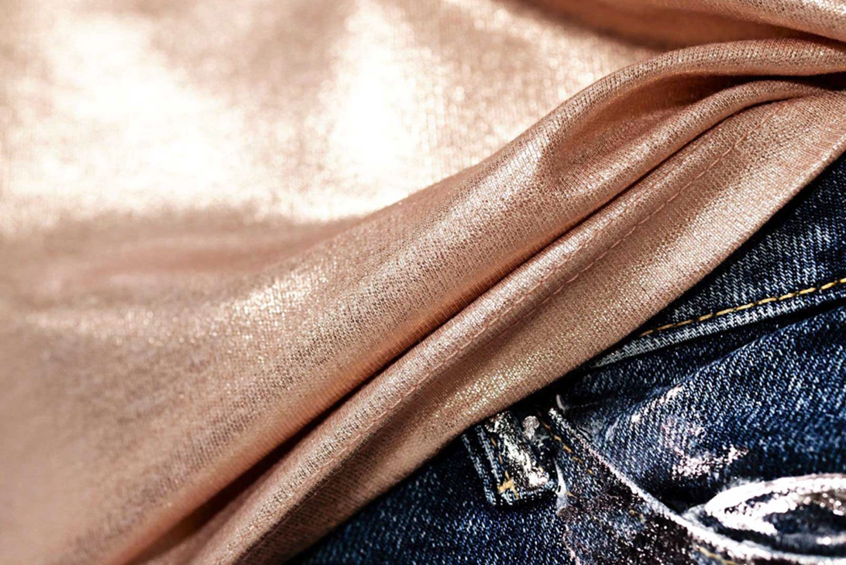 Gold Foil on Woven Fabrics: Elegant Shine for Special Outfits Textile finishing in various colored metallic foils