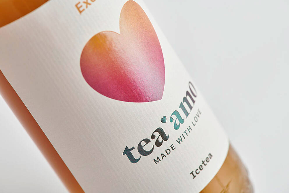 tea'amo bottle label with semi-transparent surface finishing